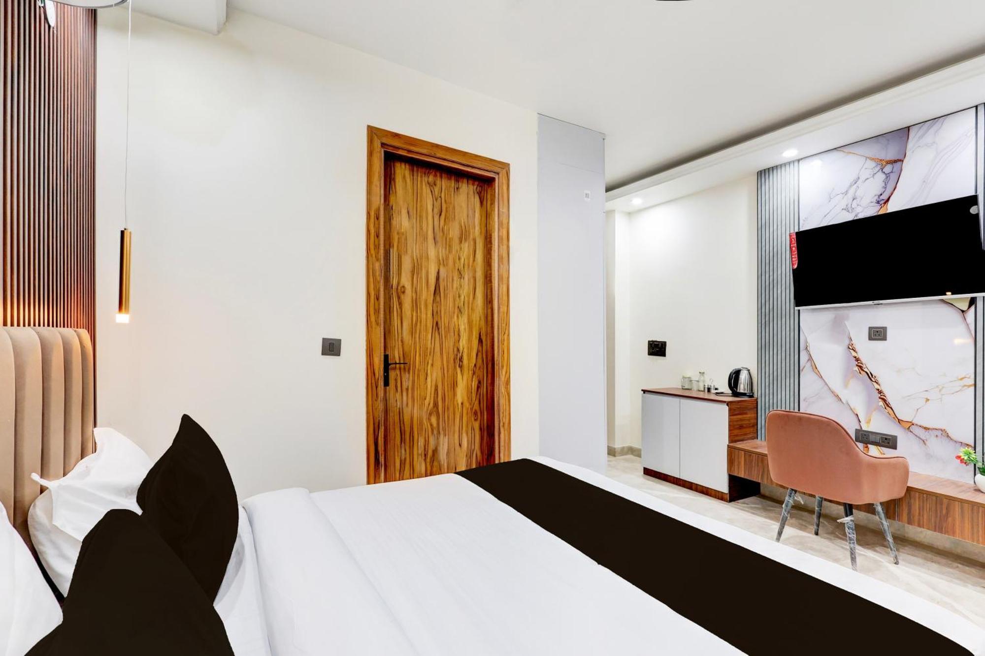 Super Hotel O Sector 43 Гургаон Екстериор снимка