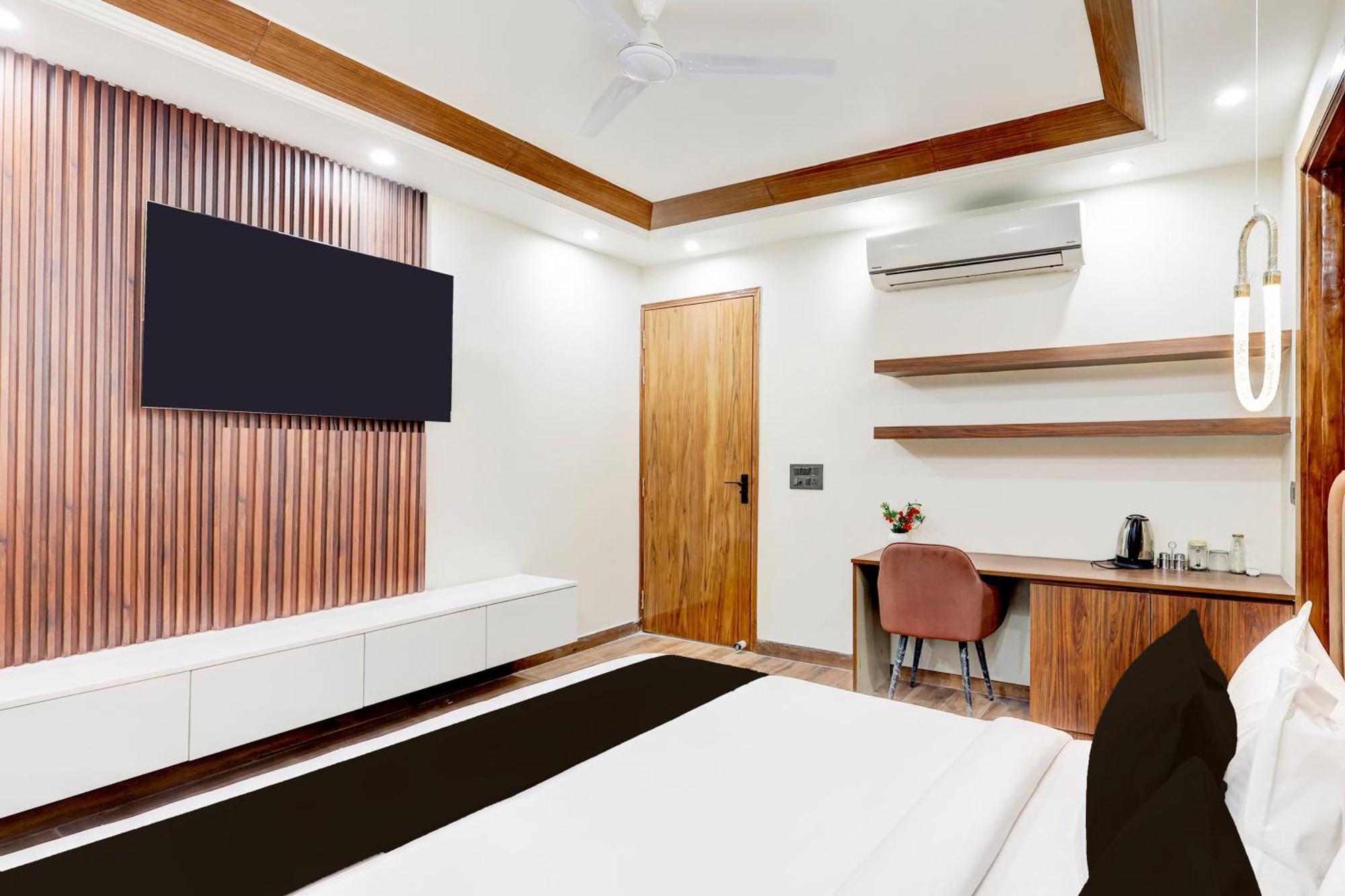 Super Hotel O Sector 43 Гургаон Екстериор снимка